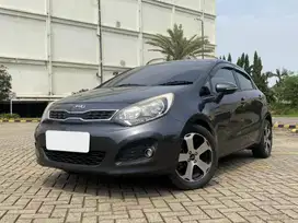 Kia Rio  1.4 Bensin-MT 2014 Abu-Abu
