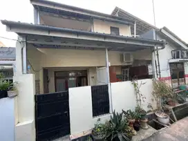 Dijual Rumah ada kolam renang