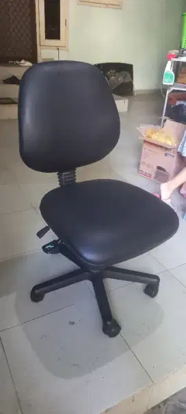 Kursi kantor hidrolik