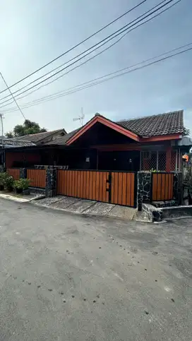 Rumah LT 145 Hadap Selatan dekat Summarecon Mall Bekasi J-35715