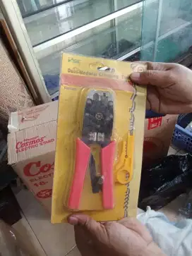 Alat pemasang kabel data