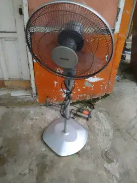 Kipas angin Sanyo normal