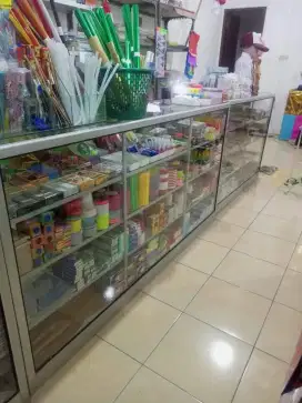 Etalase panjang 1,5 meter