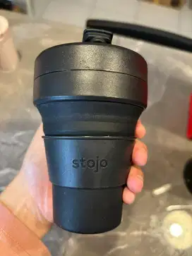 Collapsible cup stojo warna hitam legam