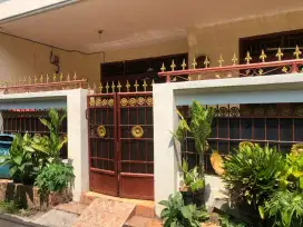 Disewakan rumah 2 lantai di tanjung duren utara