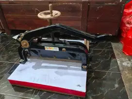 Mesin potong kertas merk Thunder