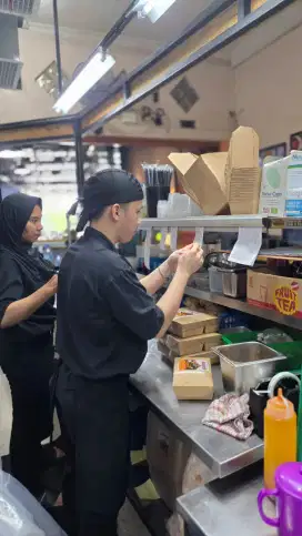 DIBUTUHKAN 2 ORANG COOK HELPER