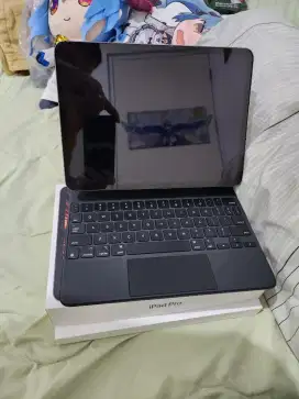 iPad Pro 11inch 3rd Gen M1 256GB + Magic Keyboard