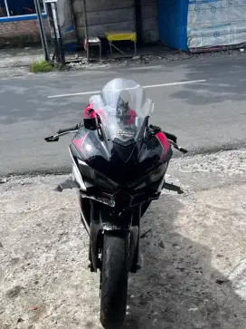 Yamaha R25 tahun 2015