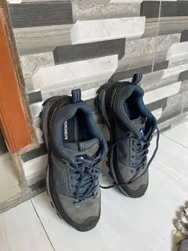 Sepatu Eiger uk 42
