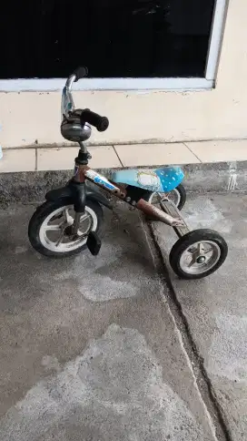 Sepeda anak preloved roda tiga