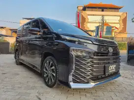 Toyota New Voxy 2.0 AT 2022