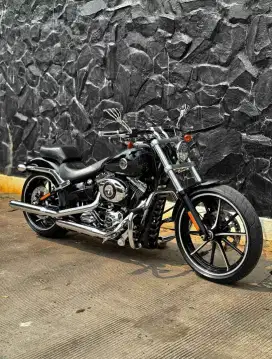 Dijual Dengan Hormat Harley-Davidson Softail Breakout