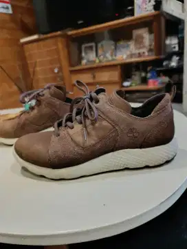 Dijual Sepatu Keds Timberland Kondisi Sangat Baik