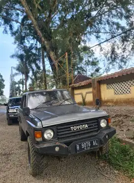 toyota land cruiser fj62