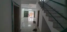 Disewakan ruko pinggir jalan di villa taman bandara cocok untuk usaha