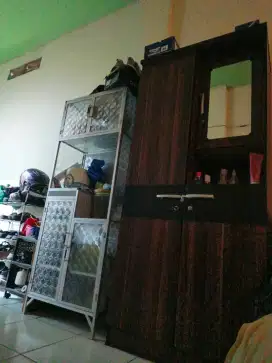 Di jual lemari pakaian dan rak piring kaca like newwwww