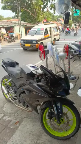 Yamaha R15 v3 tahun 2017 jual apa adanya