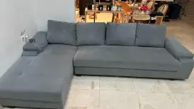 Di jual sofa satu set . Kondisi masih bagus. Terawat . Jual karena