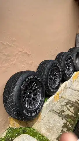 Velg KMC + Ban Maxxis 980 Bravo A/T