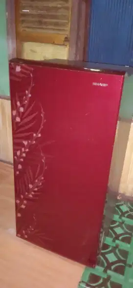 Kulkas 1pintu Sharp kirei siap pakai