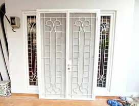 Pembuatan Pintu Teralis Kawat Nyamuk