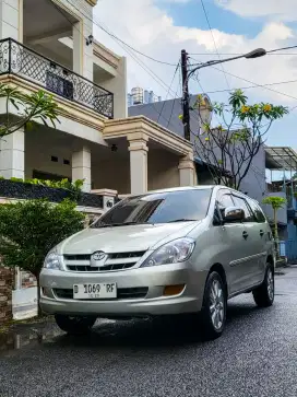 Innova V Matic 2006 Bensin