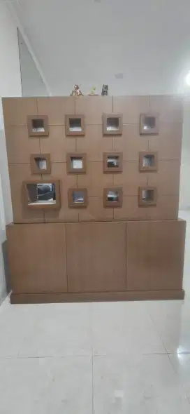 Lemari partisi warna coklat