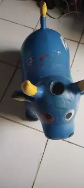Sapi karet mainan anak