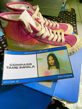 SEPATU COMPASS (TAME IMPALA SERIES)