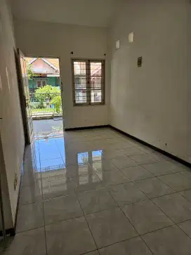 DISEWAKAN Rumah cantik minimalis di PURI SURYA JAYA, Gedangan - Sda