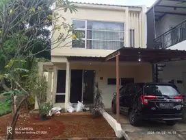 DISEWAKAN. Rumah Hook 2 lantai semi furnished di Green Park Jatiwarna