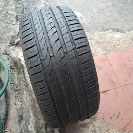 Ban 255 35 19 pirellli ring 19 masih bagus tebal