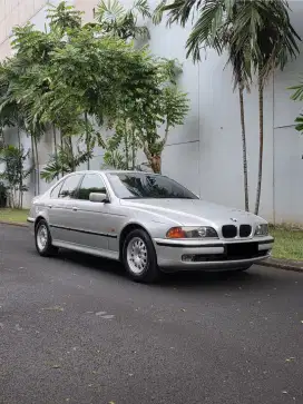 (KM 54.000) BMW 528i E39 1993 silver antik!