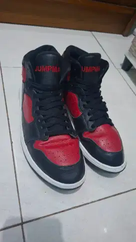 Jordan mid jumpman acces red black sz 45