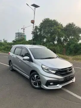 mobil Honda Mobilio manual RS
