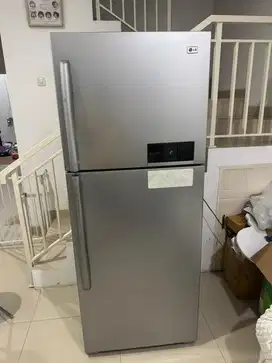 Dijual Kulkas LG ukuran besar masih sangat dingin dan baik