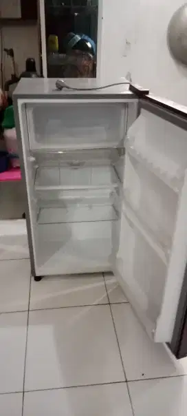 Kulkas 1 pintu kecil