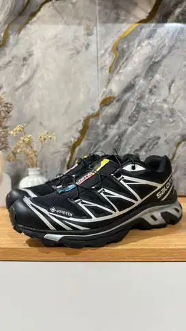 Salomon size 41 original black silver