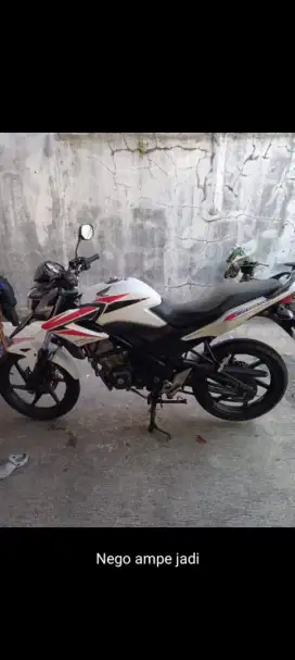 Honda cb150r 2014