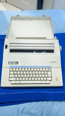 Mesin tik elektronik smith corono 5AEC