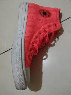 4 Converse Original + 1 Vans Original