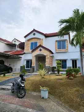 Disewakan Perumahan Surabaya Barat Crystal Golf Citraland  LB300m2