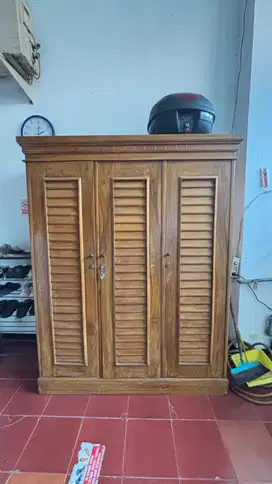 Lemari 3 Pintu Kayu Jati