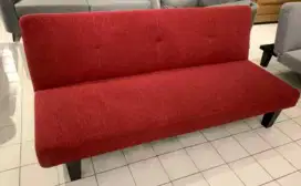 Sofa bed informa warna merah