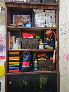 Lemari Buku warna Coklat
