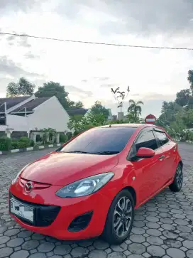Mazda 2 tipe V 2012/2013 matic merah istimewa