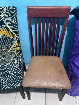 Kursi makan bekas