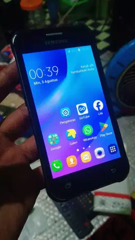 Samsung galaxy J1 ace 4G 1/8 layar 4.5 inchi