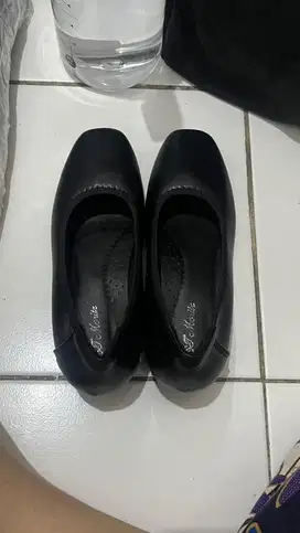 sepatu pantofel hitam heels wanita st moritz (hak tahu)